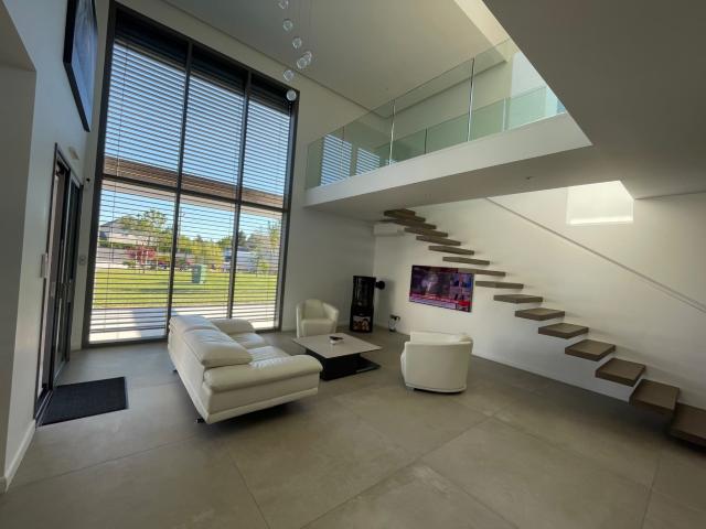 Maison 6 pièces 216 m²
