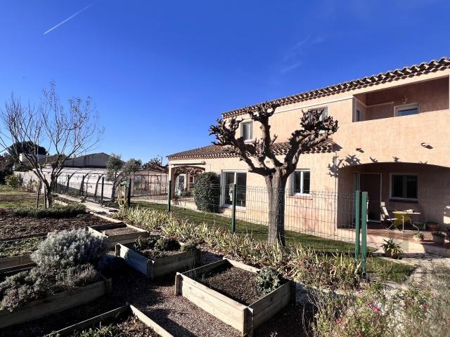 Maison 6 pièces 217 m²