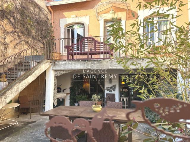 Maison 6 pièces 217 m²