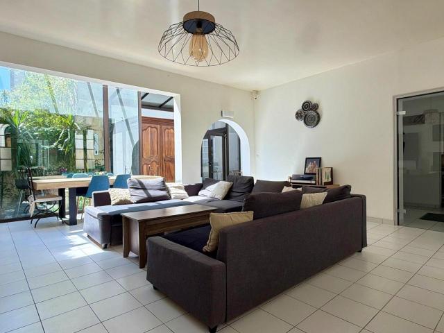 Maison 6 pièces 217 m²