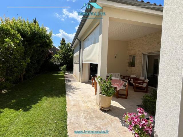 Maison 6 pièces 218 m²