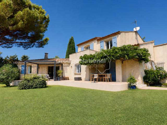 Maison 6 pièces 218 m²