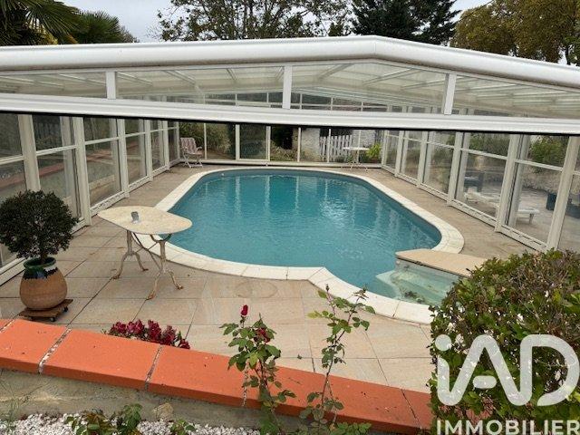 Maison 6 pièces 218 m²