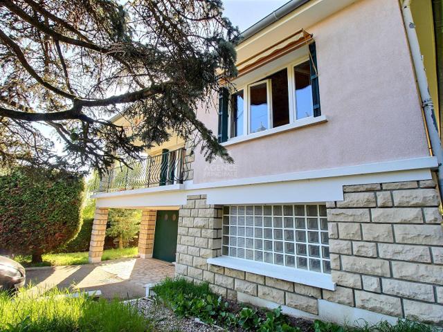 Maison 6 pièces 219 m²