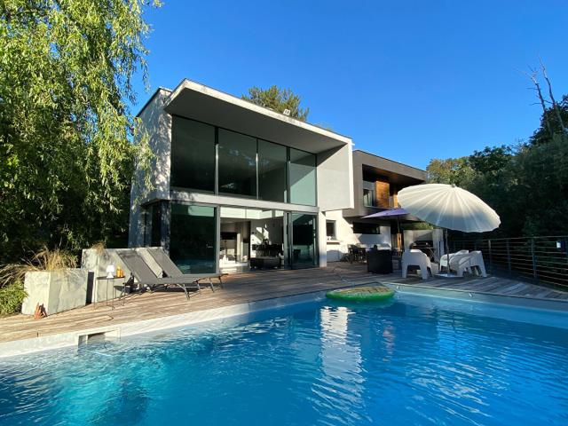 Maison 6 pièces 219 m²