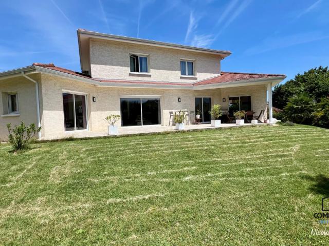 Maison 6 pièces 219 m²