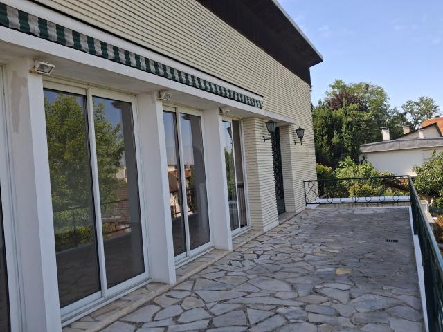 Maison 6 pièces 219 m²