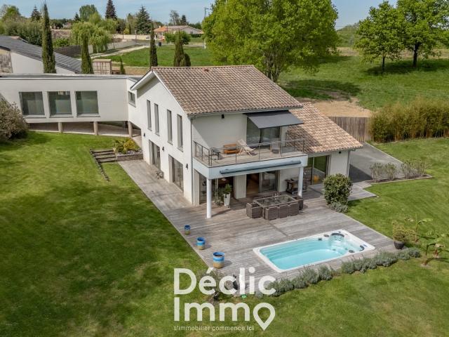 Maison 6 pièces 210 m²
