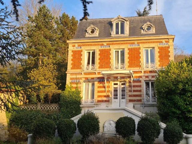 Maison 6 pièces 210 m²