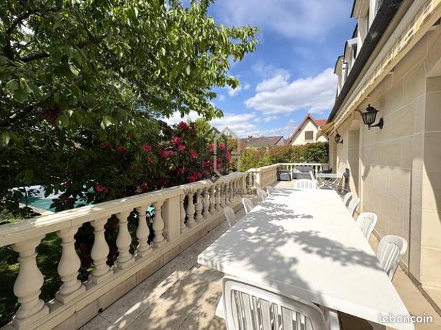 Maison 6 pièces 210 m²