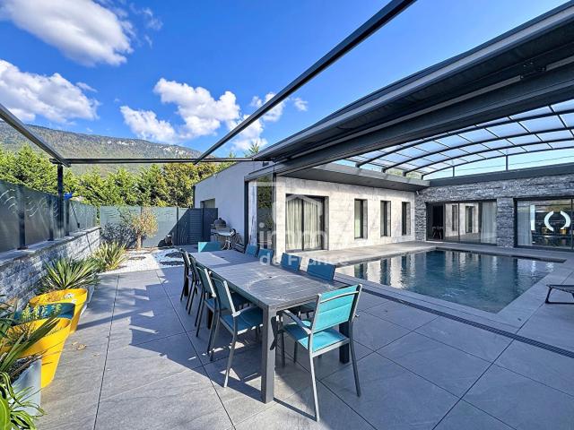 Maison 6 pièces 210 m²