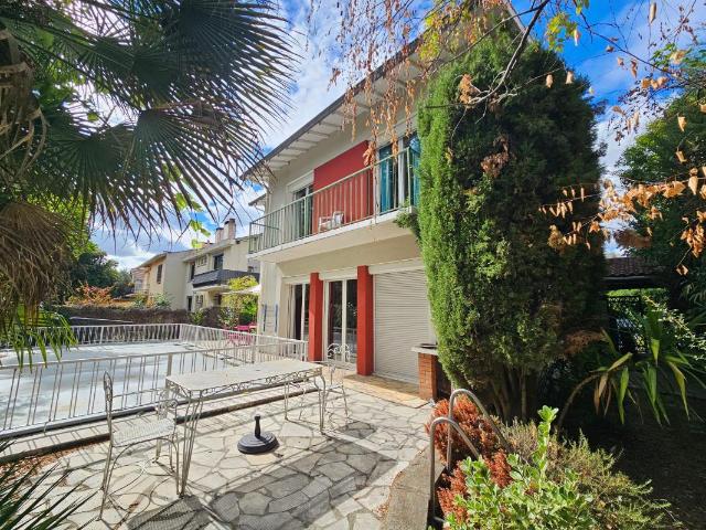 Maison 6 pièces 211 m²