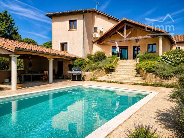 Maison 6 pièces 211 m²