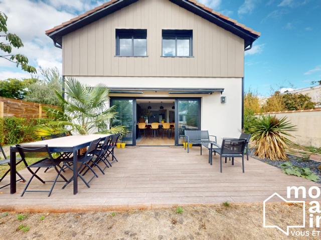 Maison 7 pièces 211 m²
