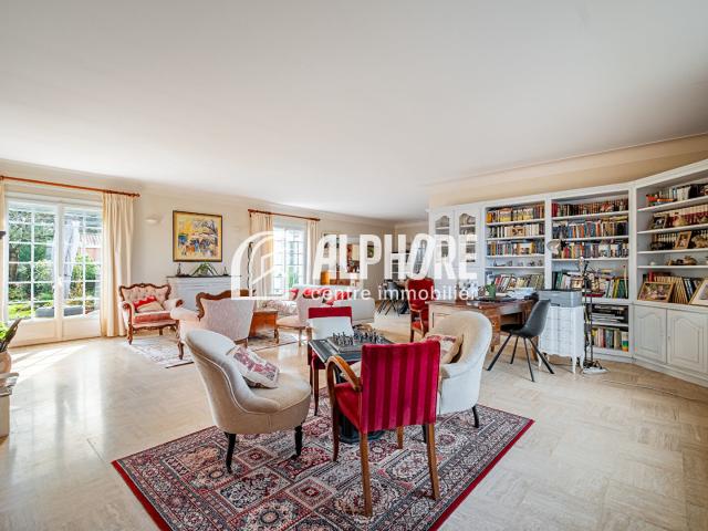 Maison 6 pièces 211 m²