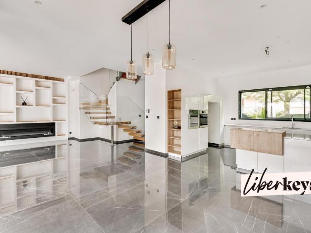 Maison 6 pièces 212 m²