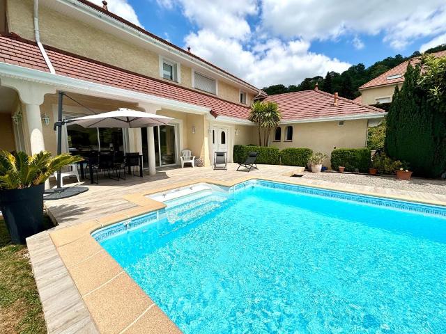 Maison 6 pièces 212 m²