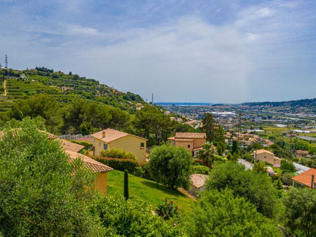 Maison 6 pièces, 212 m² à louer à Nice 06200