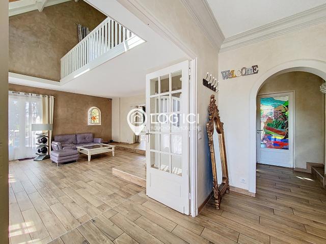 Maison 6 pièces 213 m²