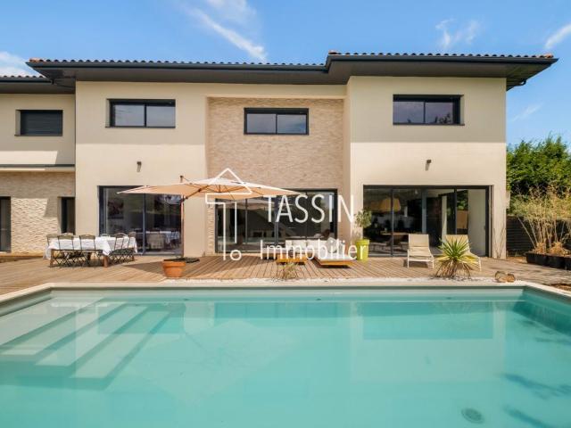 Maison 6 pièces 225 m²