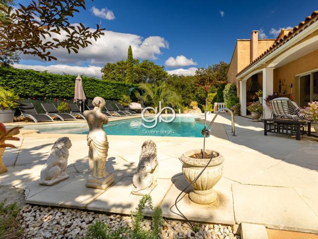 Maison 6 pièces 225 m²