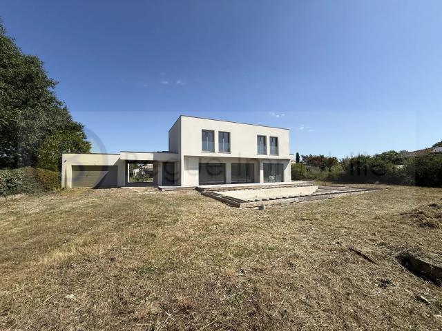 Maison 6 pièces 225 m²
