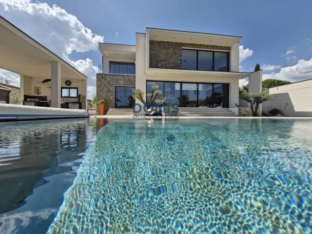Maison 6 pièces 225 m²