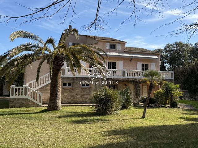 Maison 6 pièces 225 m²