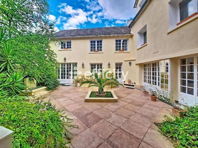 Maison 6 pièces 227 m²