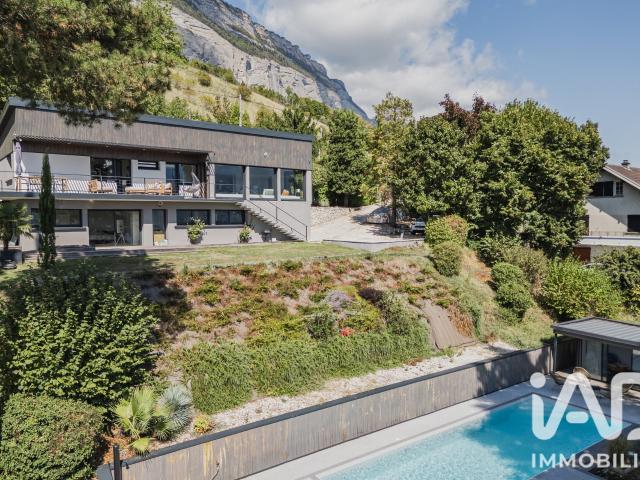 Maison 6 pièces 227 m²