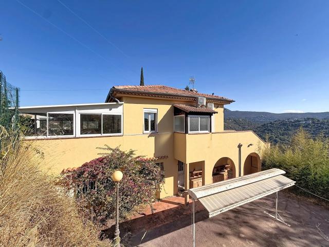 Maison 6 pièces 228 m²