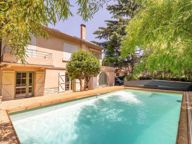 Maison 6 pièces 228 m²