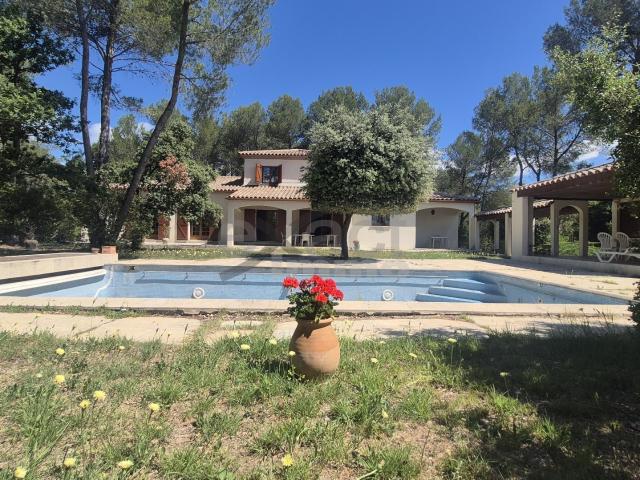 Maison 6 pièces 228 m²