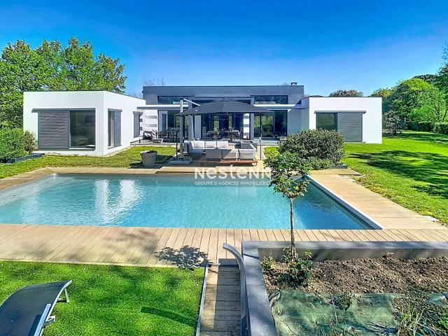 Maison 6 pièces 228 m²