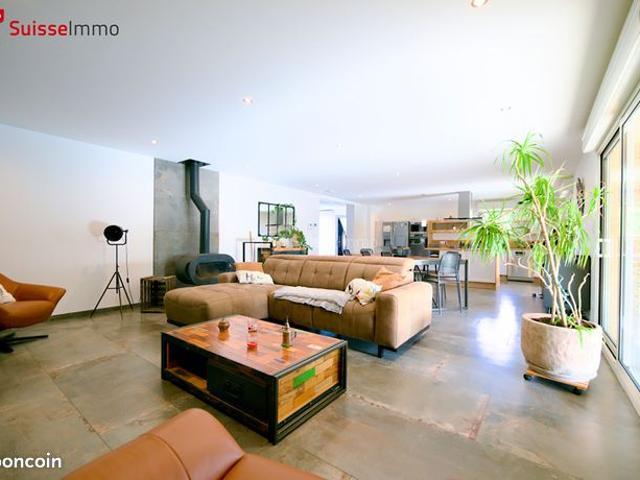 Maison 6 pièces 228 m²
