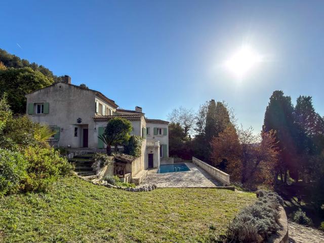 Maison 6 pièces 229 m²