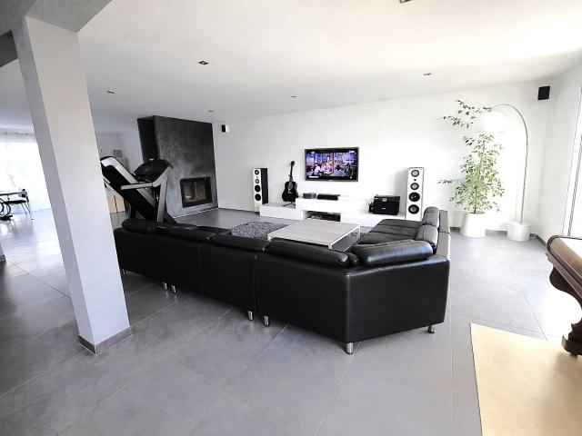 Maison 6 pièces 220 m²