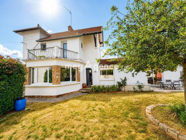 Maison 6 pièces 220 m²