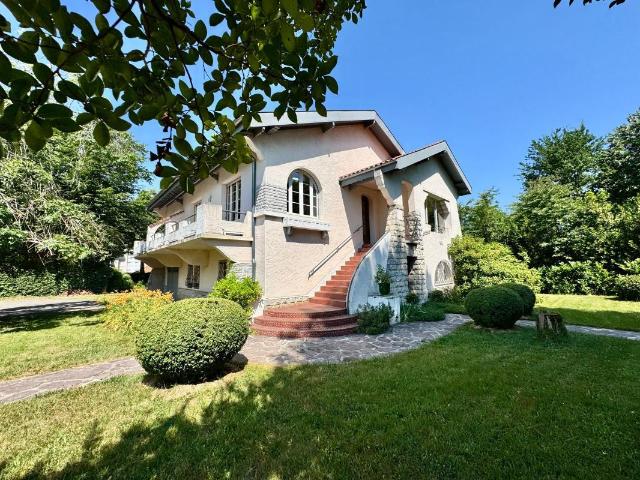 Maison 6 pièces 220 m²