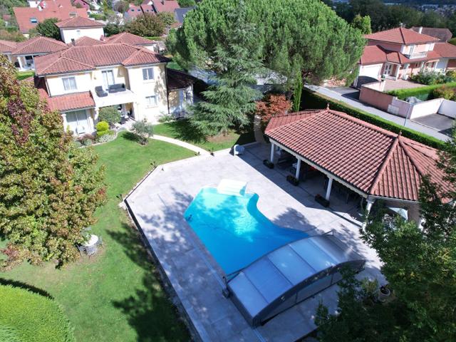 Maison 6 pièces 220 m²