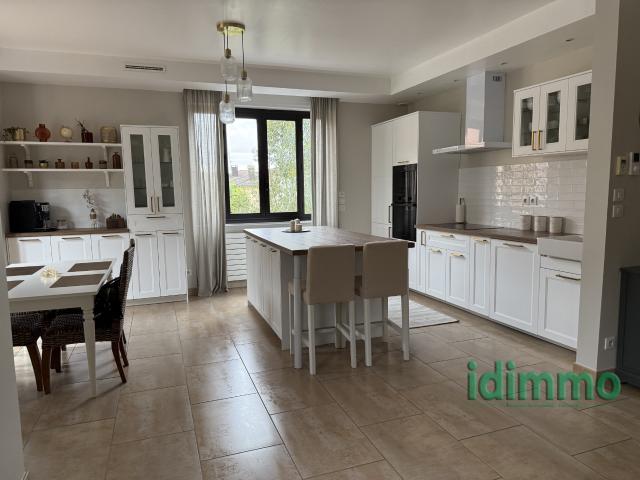 Maison 6 pièces 220 m²