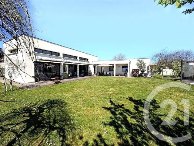 Maison 6 pièces 220 m²