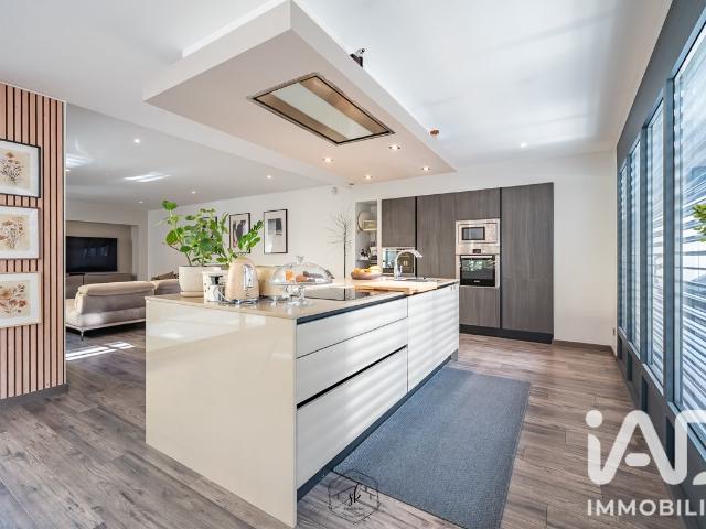 Maison 6 pièces 220 m²