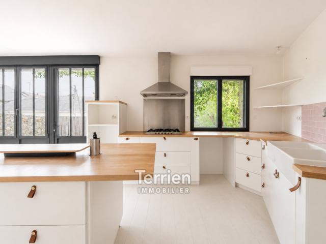 Maison 6 pièces 220 m²