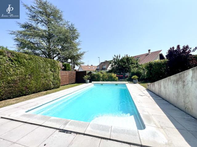 Maison 6 pièces 220 m²