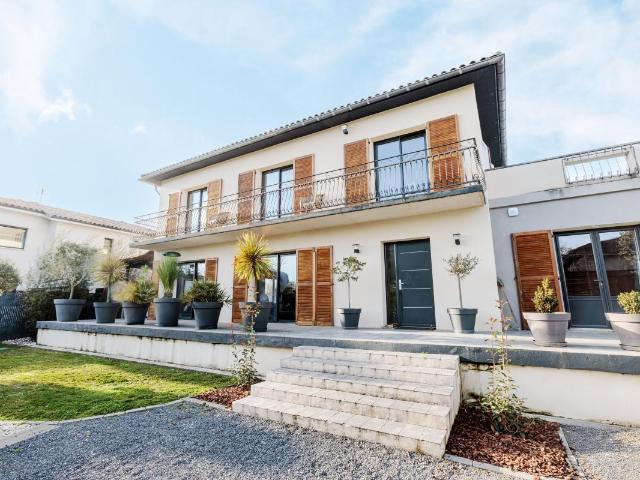 Maison 6 pièces 220 m²