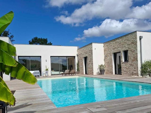 Maison 6 pièces 220 m²
