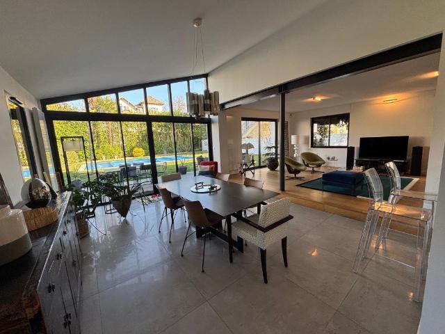 Maison 6 pièces 220 m²