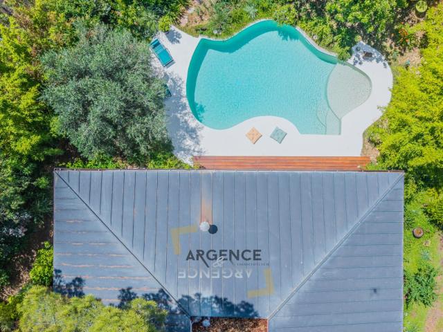 Maison 6 pièces 220 m²