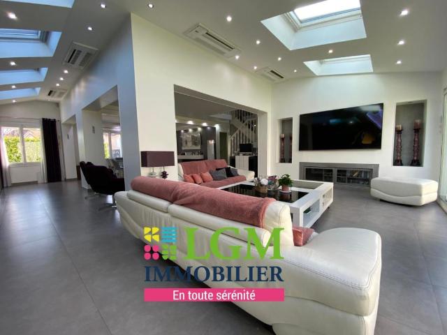 Maison 6 pièces 220 m²